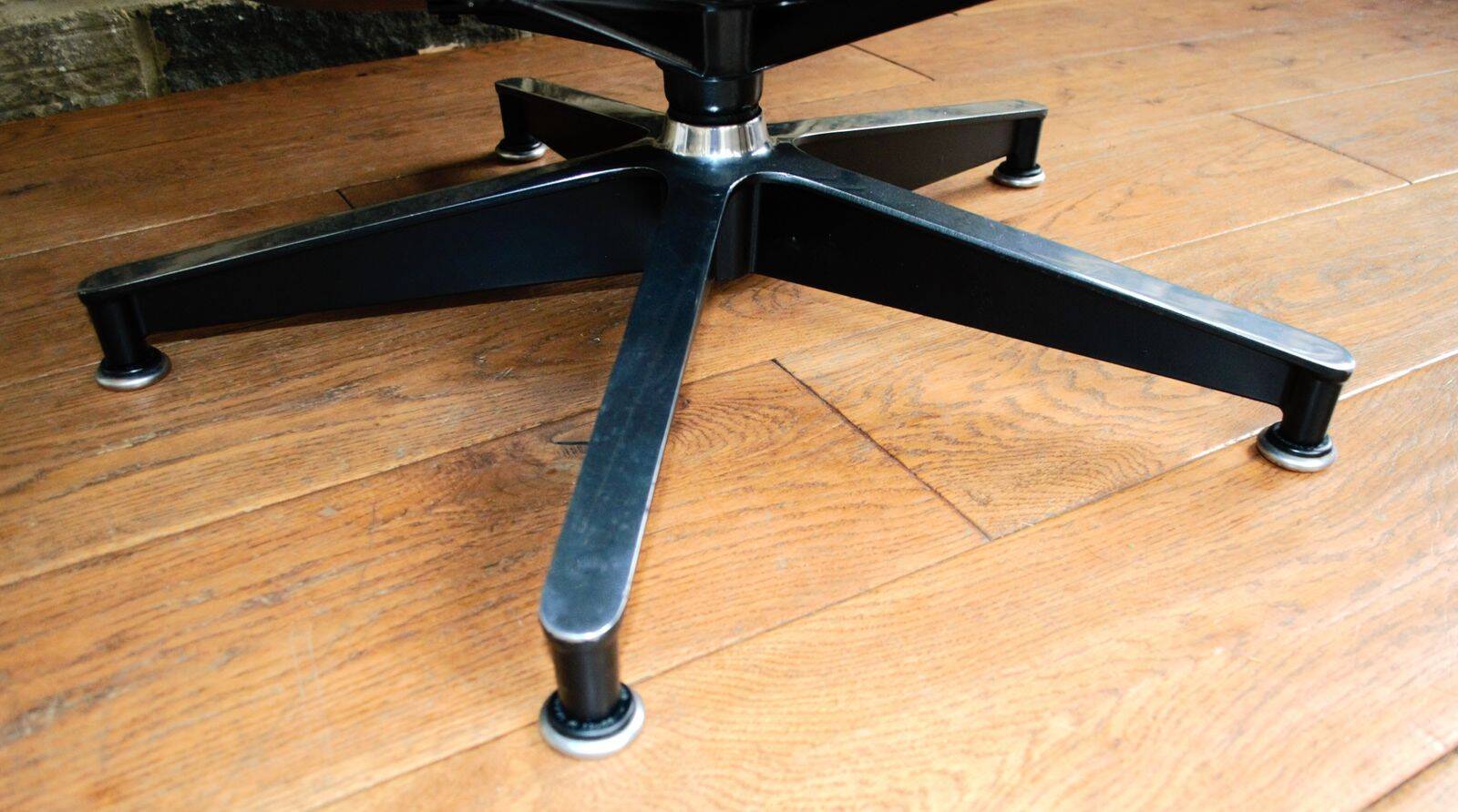 Herman Miller 670 restored version / new leather interior