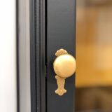 Vitrine vintage en bois massif, noir et jaune
