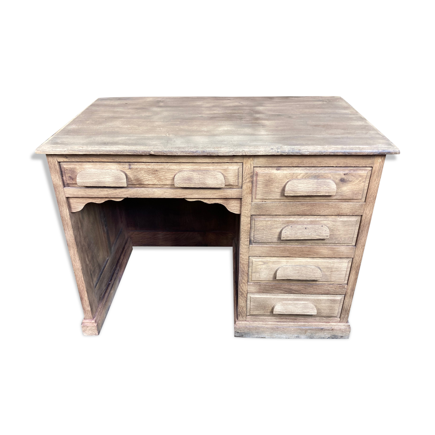 Administration office in gumned aero oak