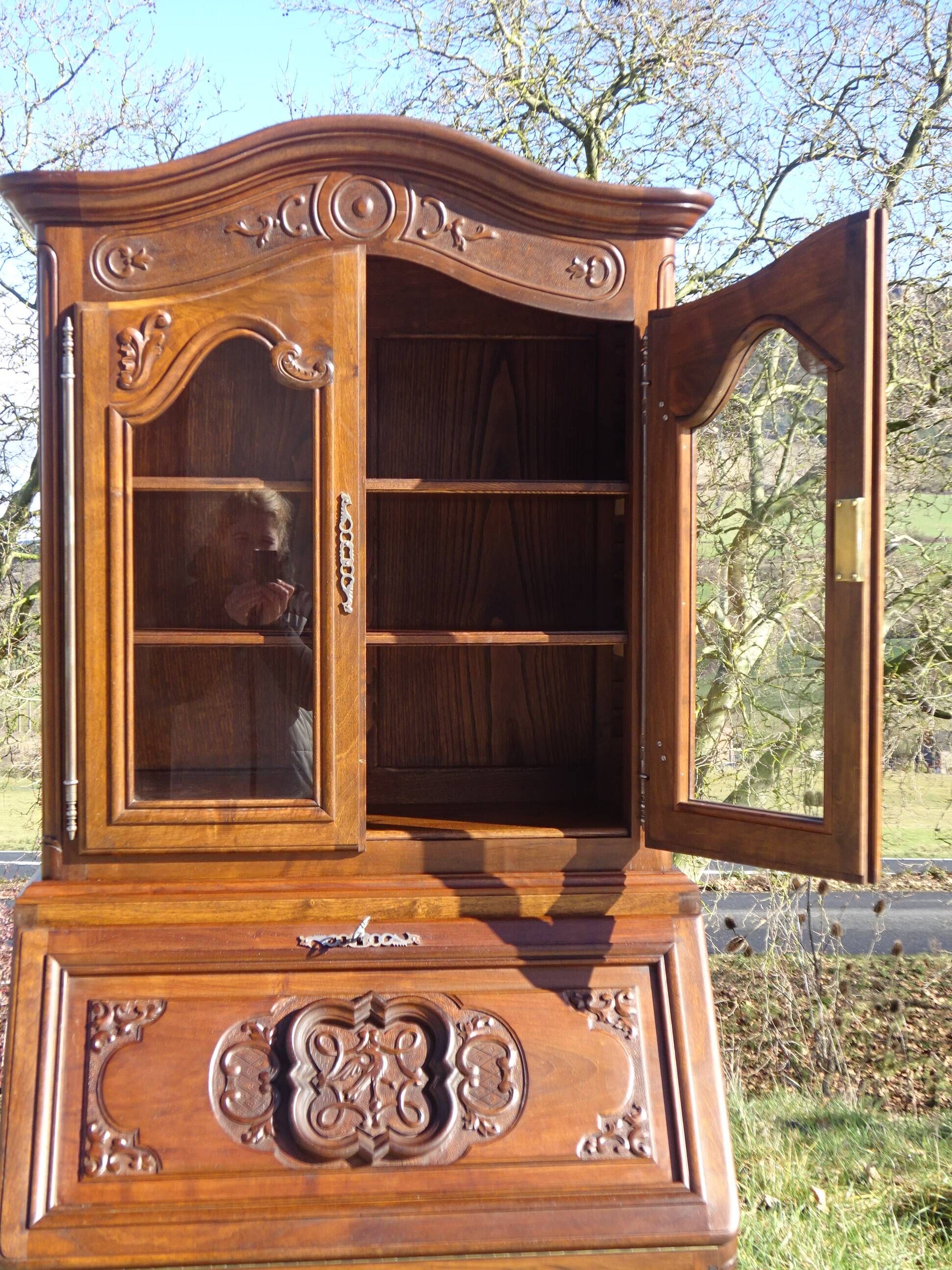 Commode, secrétaire, bibliothèque: meuble 3 en 1