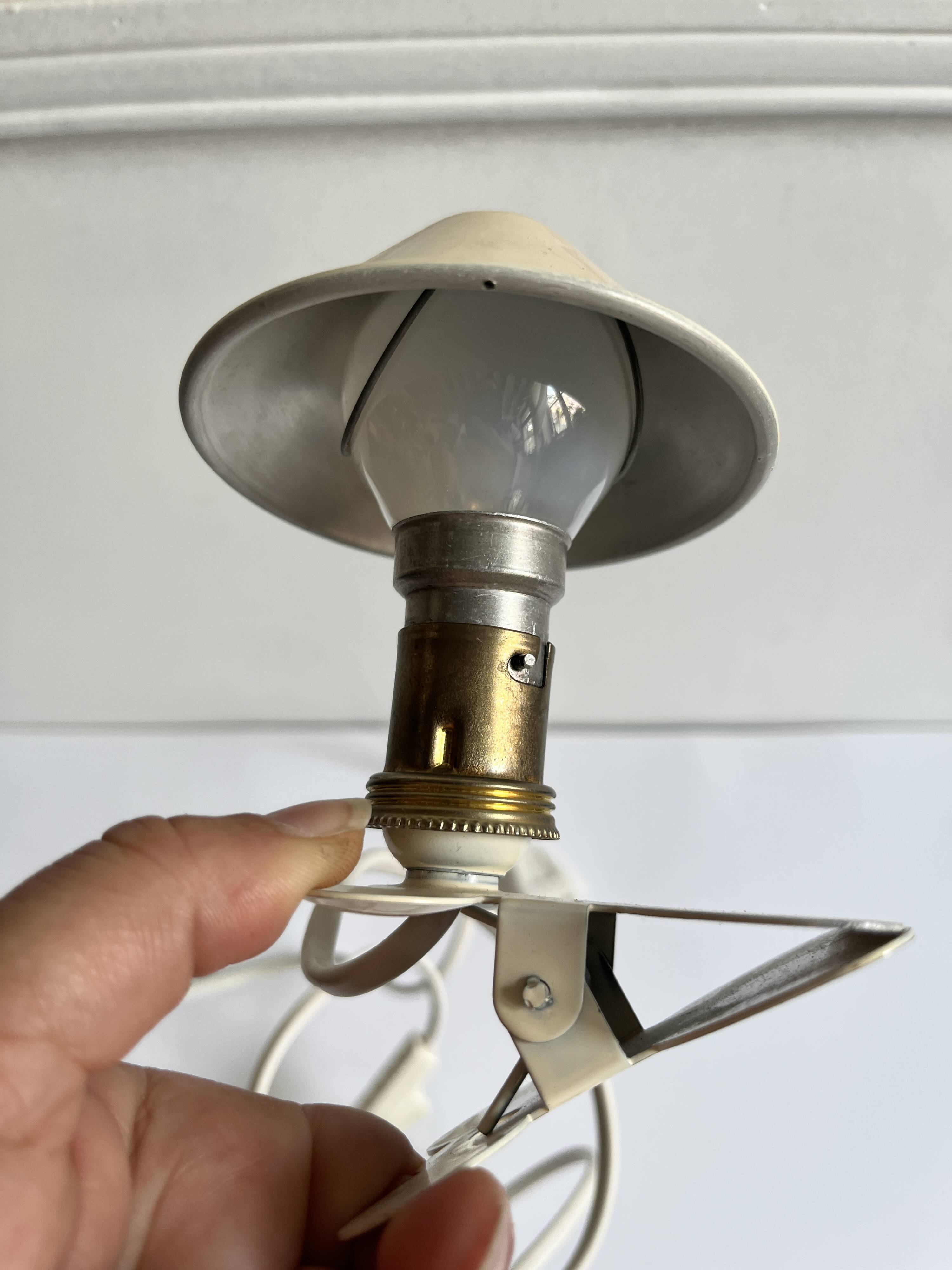 Metal clip lamp