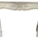 Cheminée de style Louis XV en marbre blanc de Carrare XIX siècle