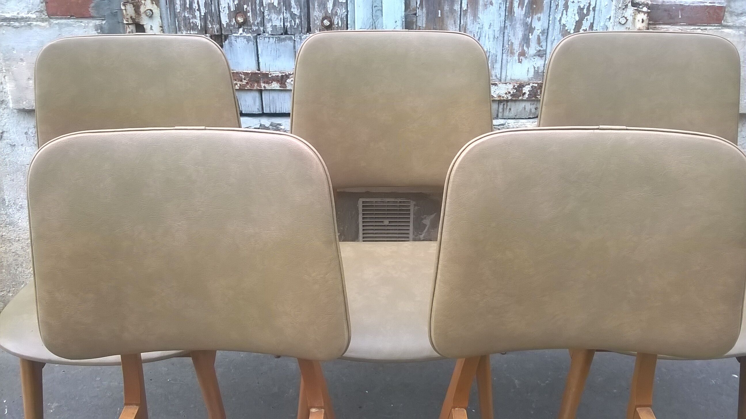 5 chaises style scandinave