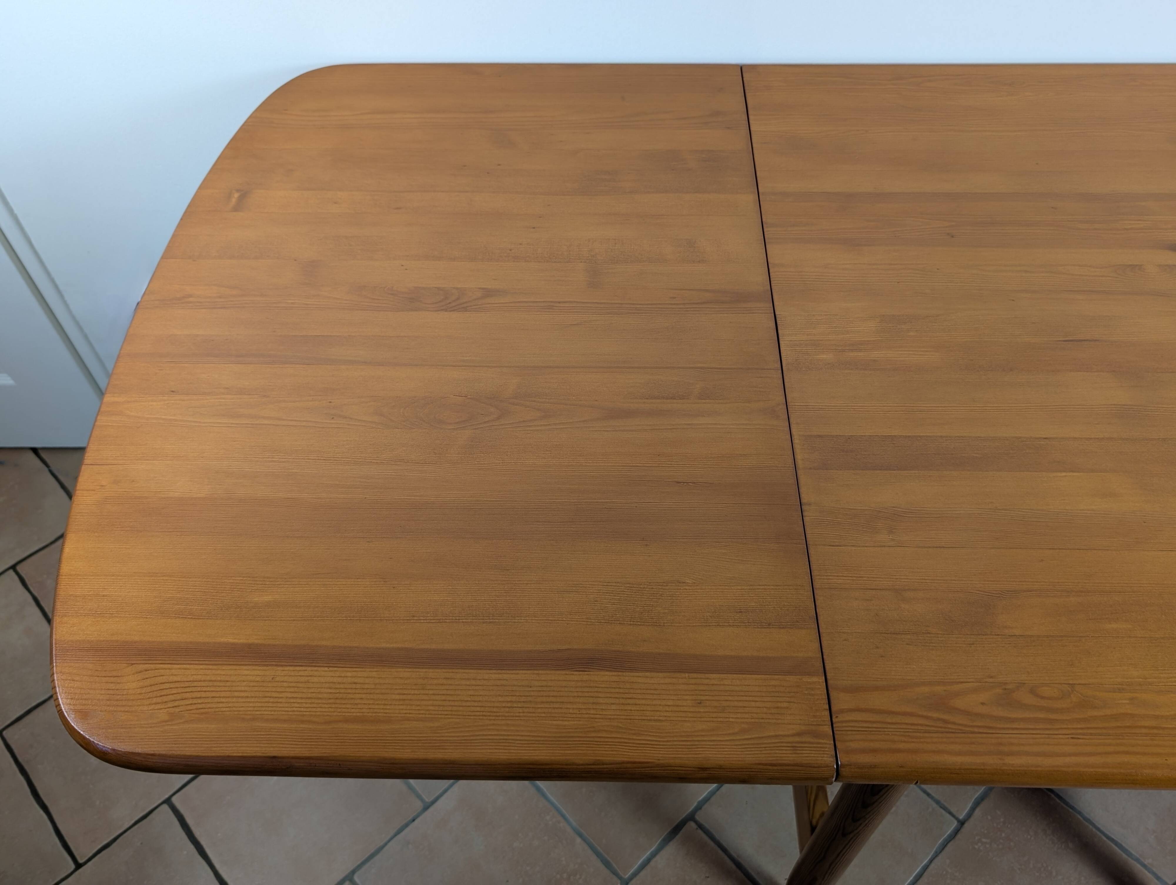 Table en pin massif Eero Aarnio