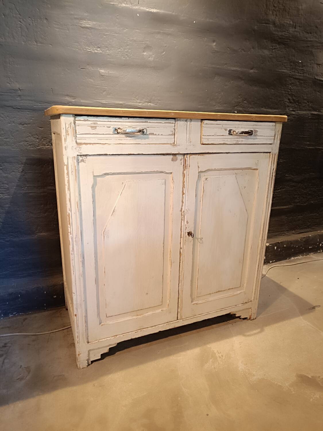 Buffet parisien patiné