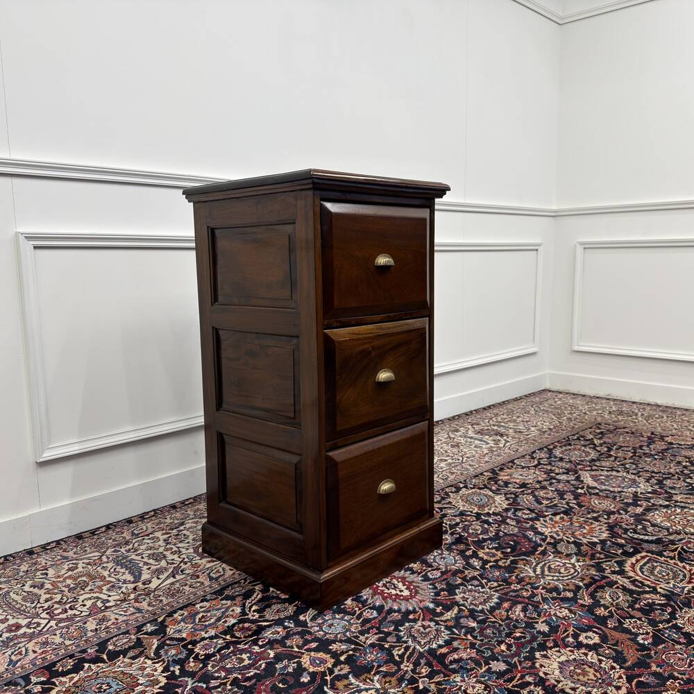 Classic Englisch Chest of Drawers