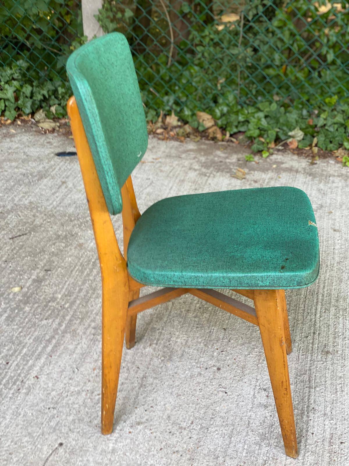 Scandinavian chair in solid wood and green leather, 1960s