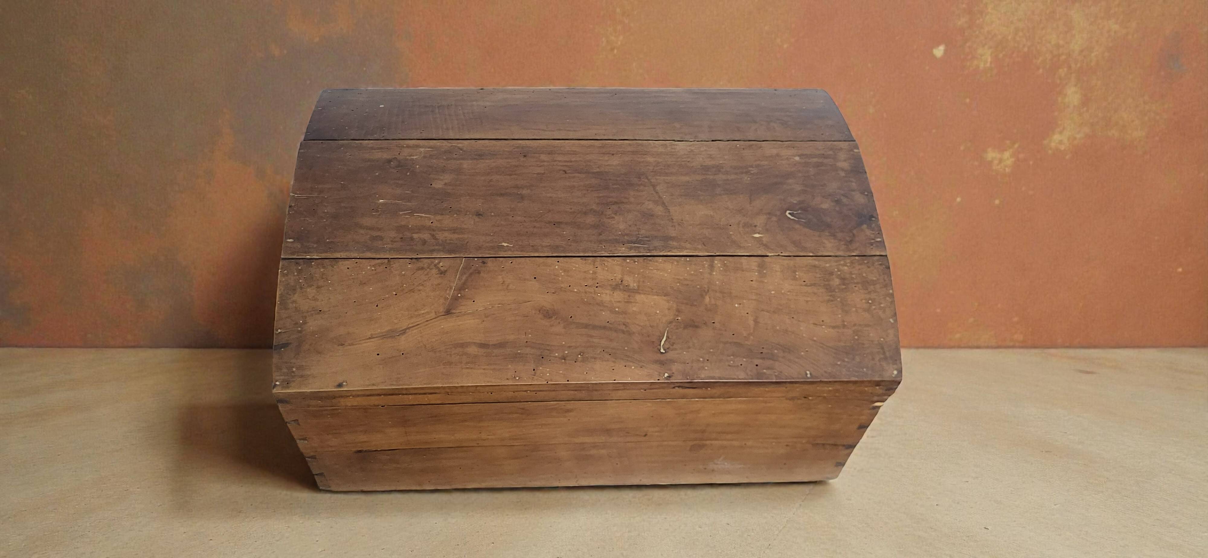 Wooden storage chest/trunk