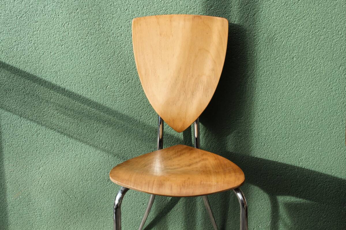 Set of two pairs of vintage 1970s chairs, in chrome metal and beech.