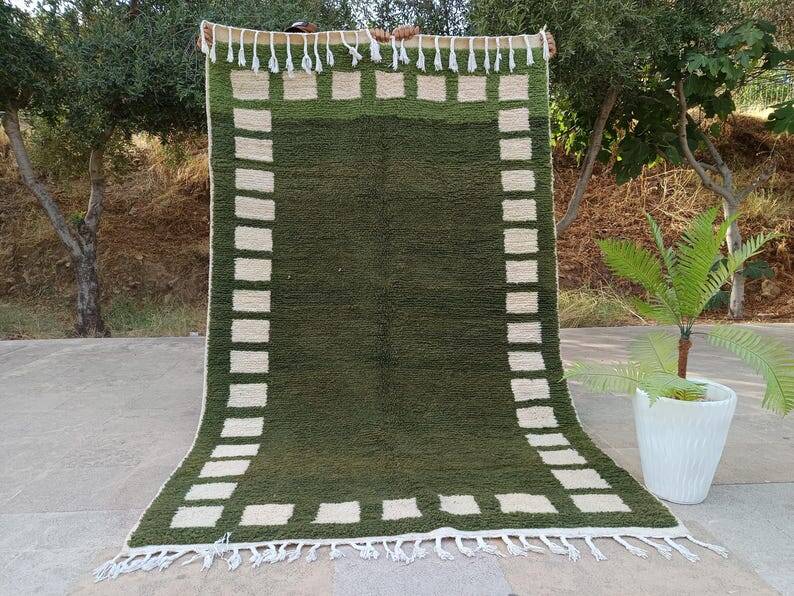 Beni Ouraine handwoven rug, traditional style, size 140 x 270 cm