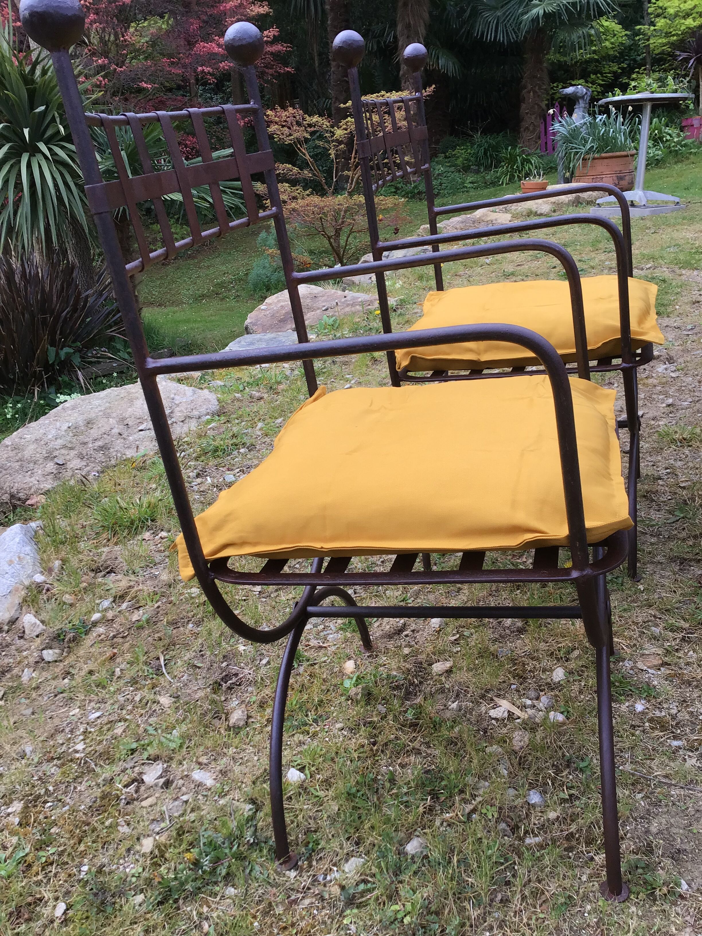 Table & 6 wrought iron chairs, 6 cushions