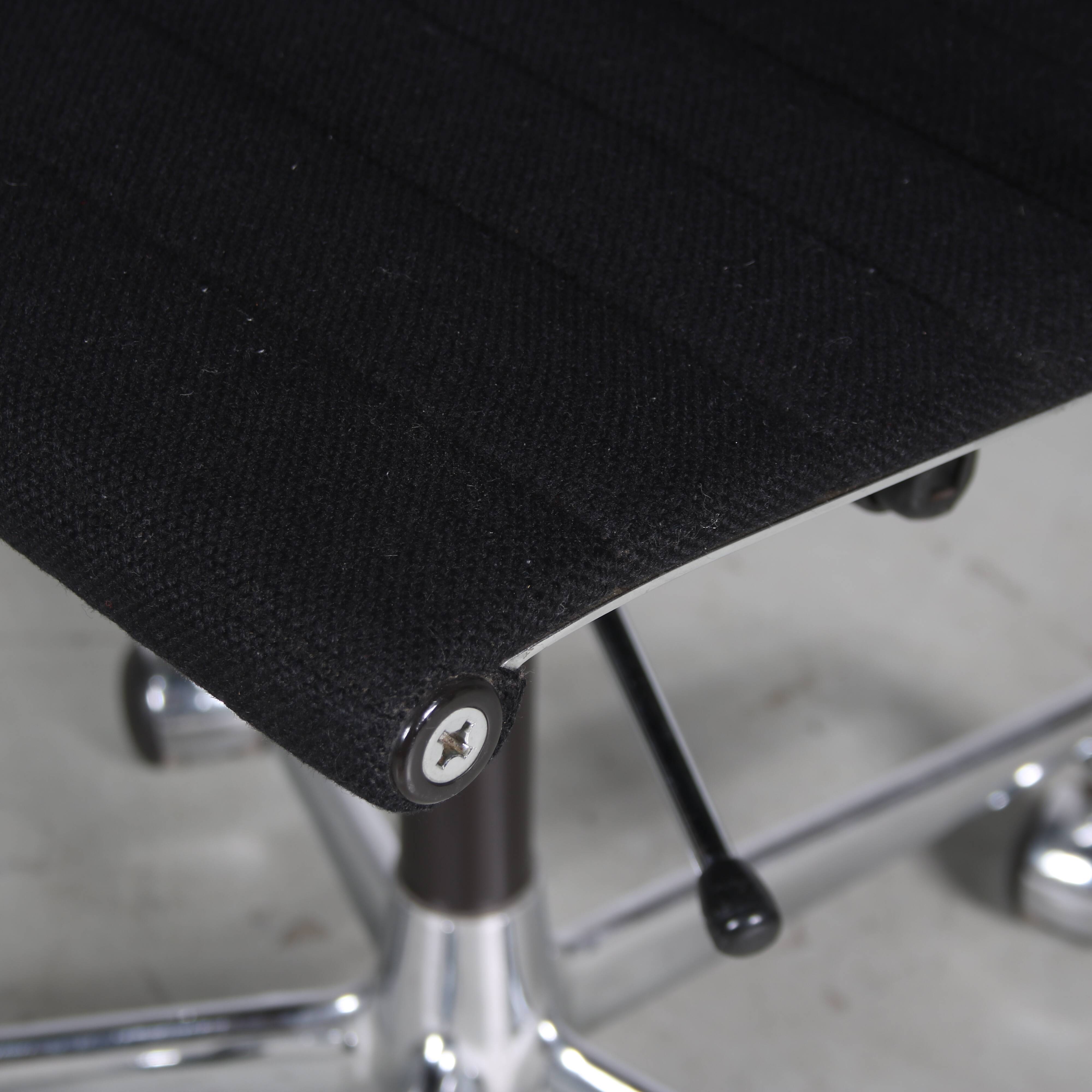 1970s “EA117” Desk chair by Charles & Ray Eames for Herman Miller, USA