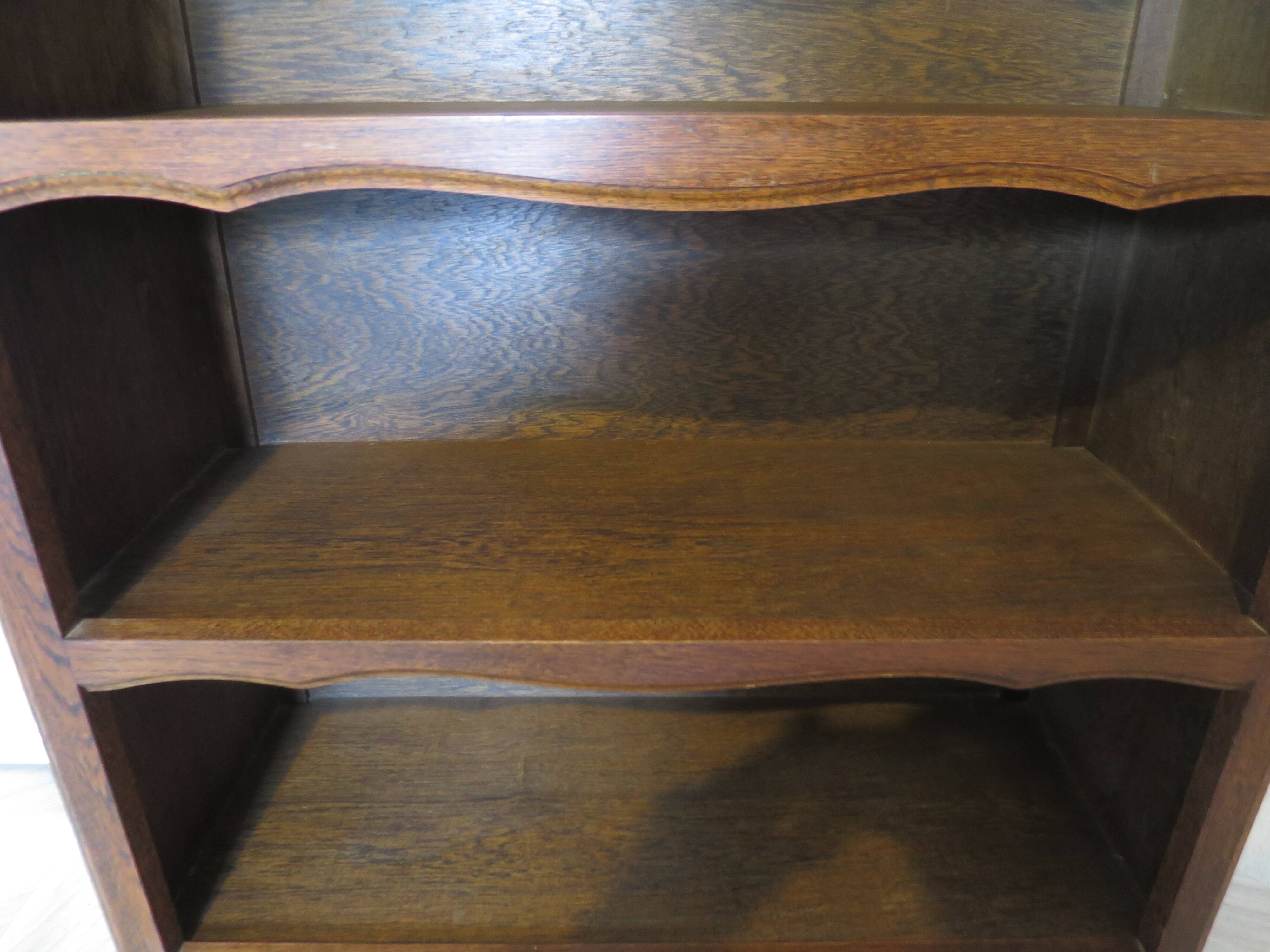 Beautiful oak Bibus - 3 levels - Louis XV style
