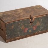 Malle ancienne verte avec détails floraux, c.1920