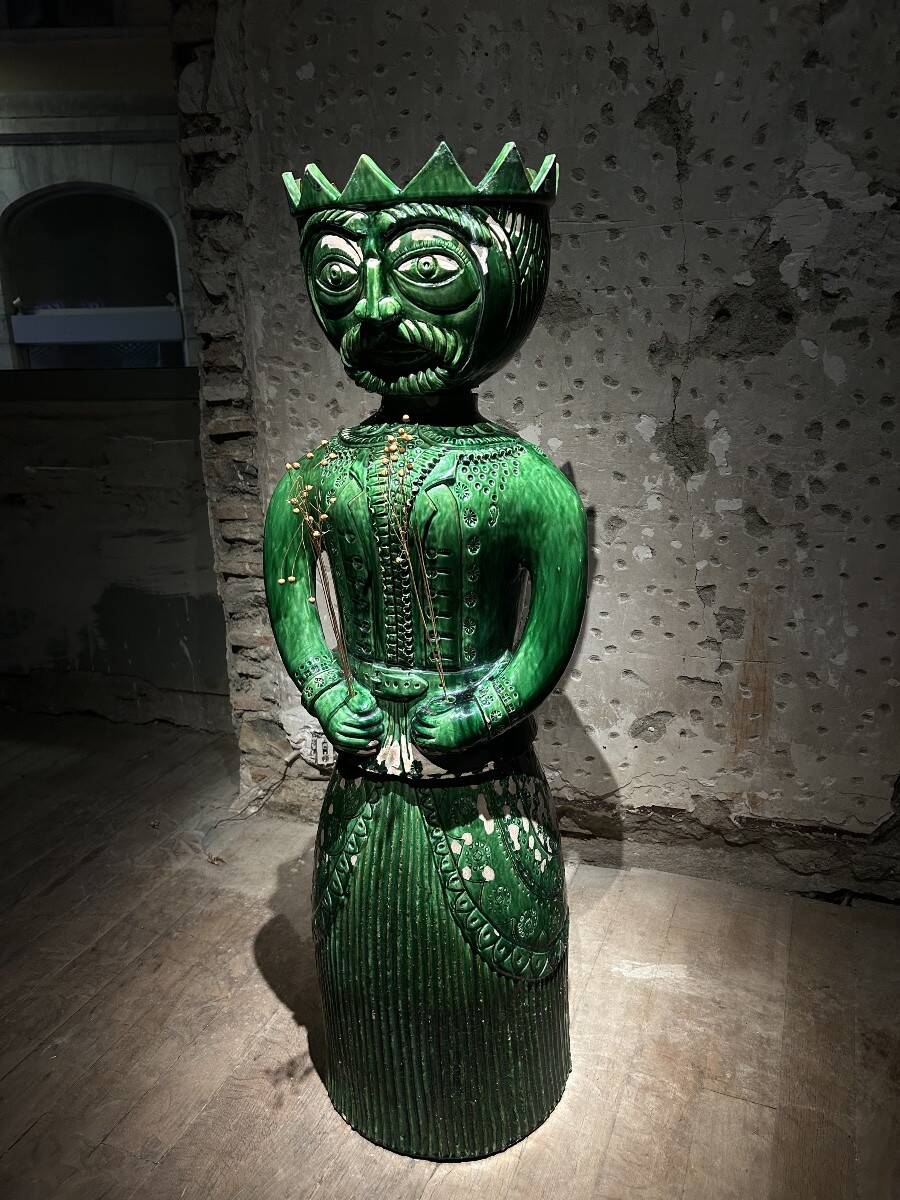 Roland Zobel - Large ceramic sculpture of a king