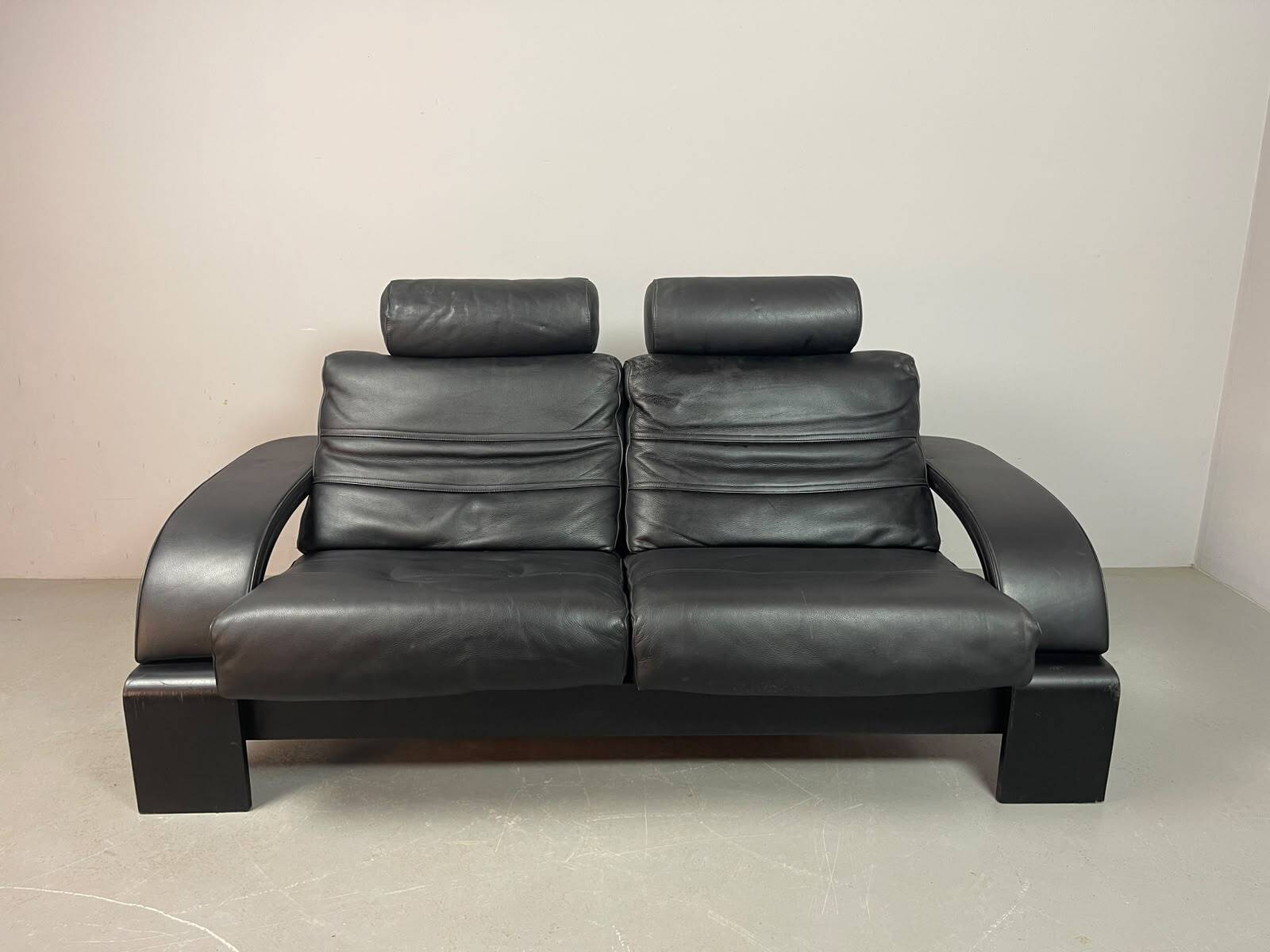 Black Leather Ake Fribytter “Kroken” Two-Seater Sofa for Nelo Möbel. Sweden