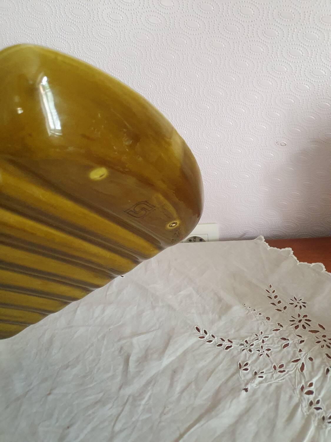 Khaki asparagus dish in vintage Sarregemines France slip