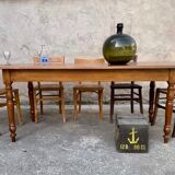 Ancienne table bistrot ovale en bois massif teinte claire  Dimensions 220 cm x 88 cm
