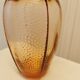 Vase en verre rose