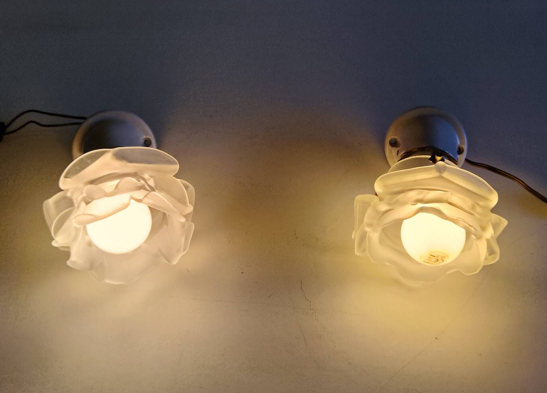Art Deco wall lights in porcelain and glass paste - 1930s/40s