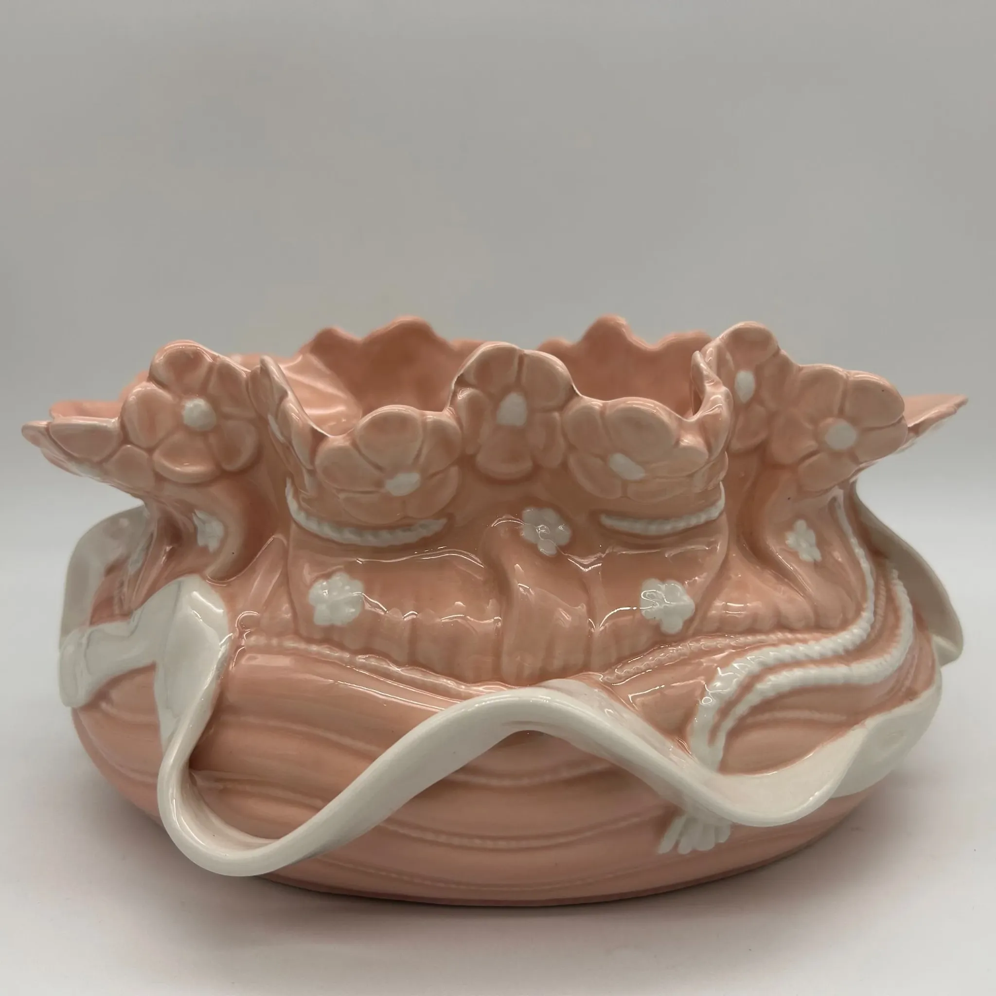 Vintage ceramic cache-pot in pink and white.