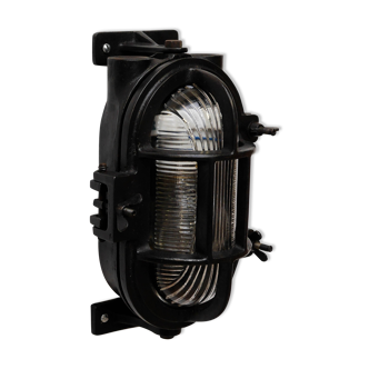 Swivel wall
