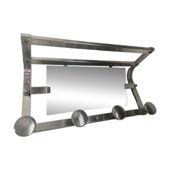 Wall mounted coat rack