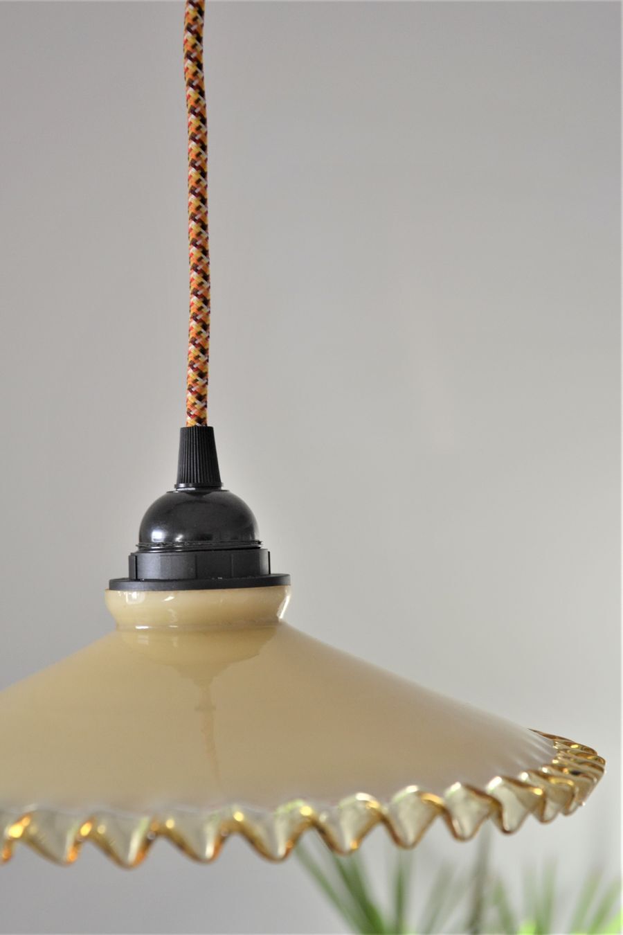 Straw yellow opaline hanging