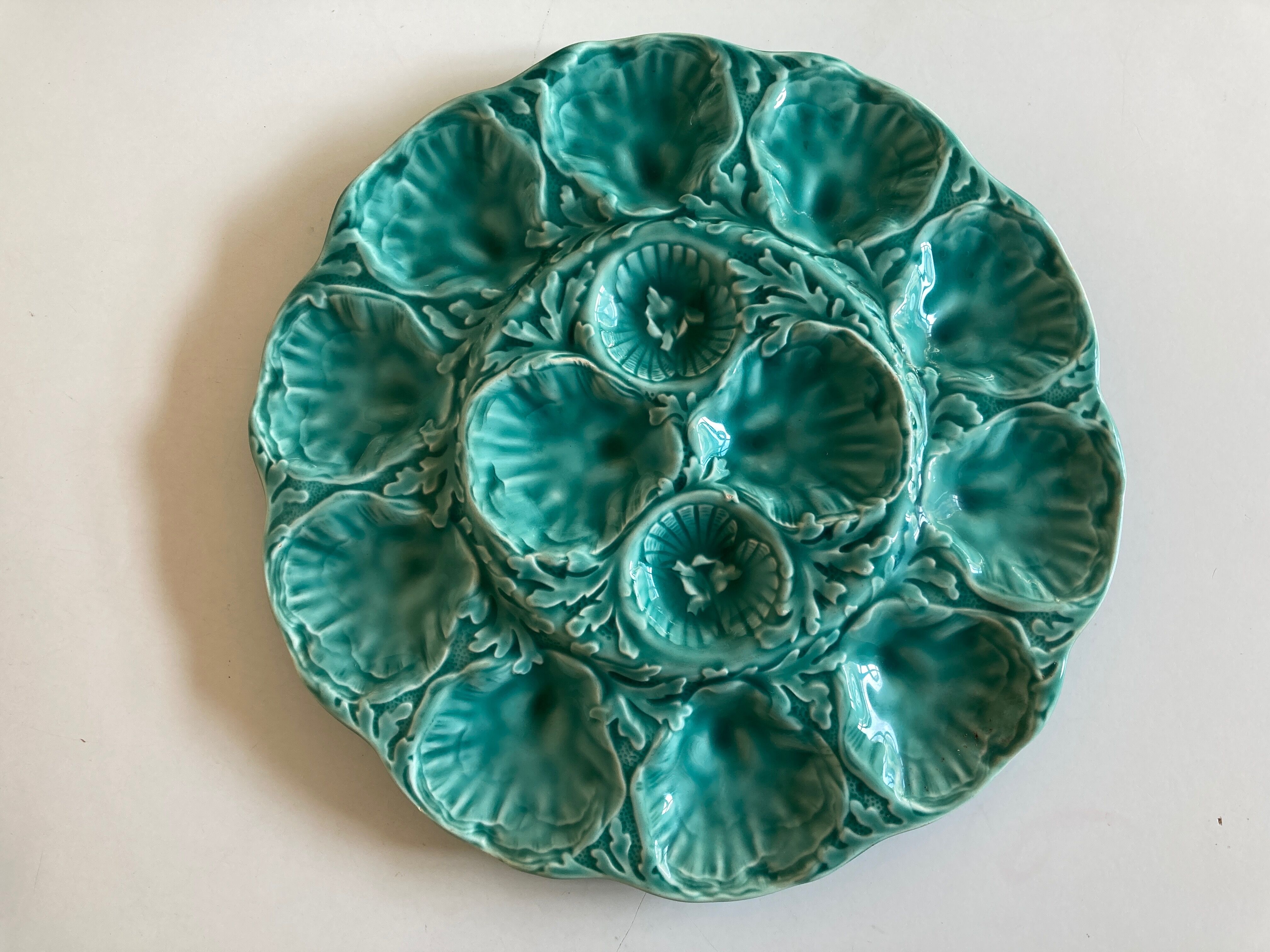 Plat à huitres en faience de Gien turquoise