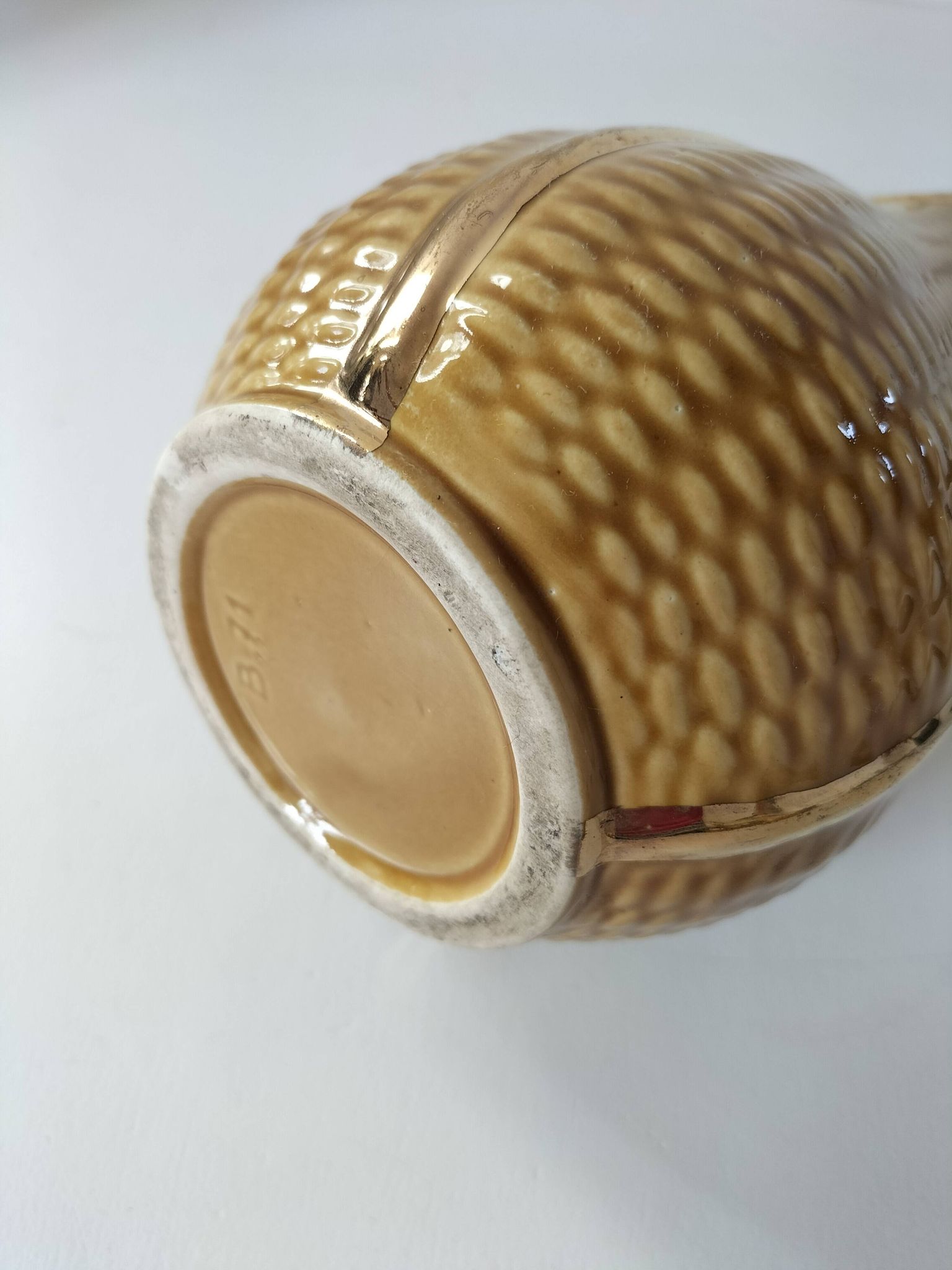 Corn cob slipware jug – gilded highlights