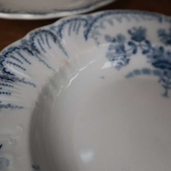 Lot de 8 assiettes creuses de la faïencerie de St Amand modèle Régence, terre de fer