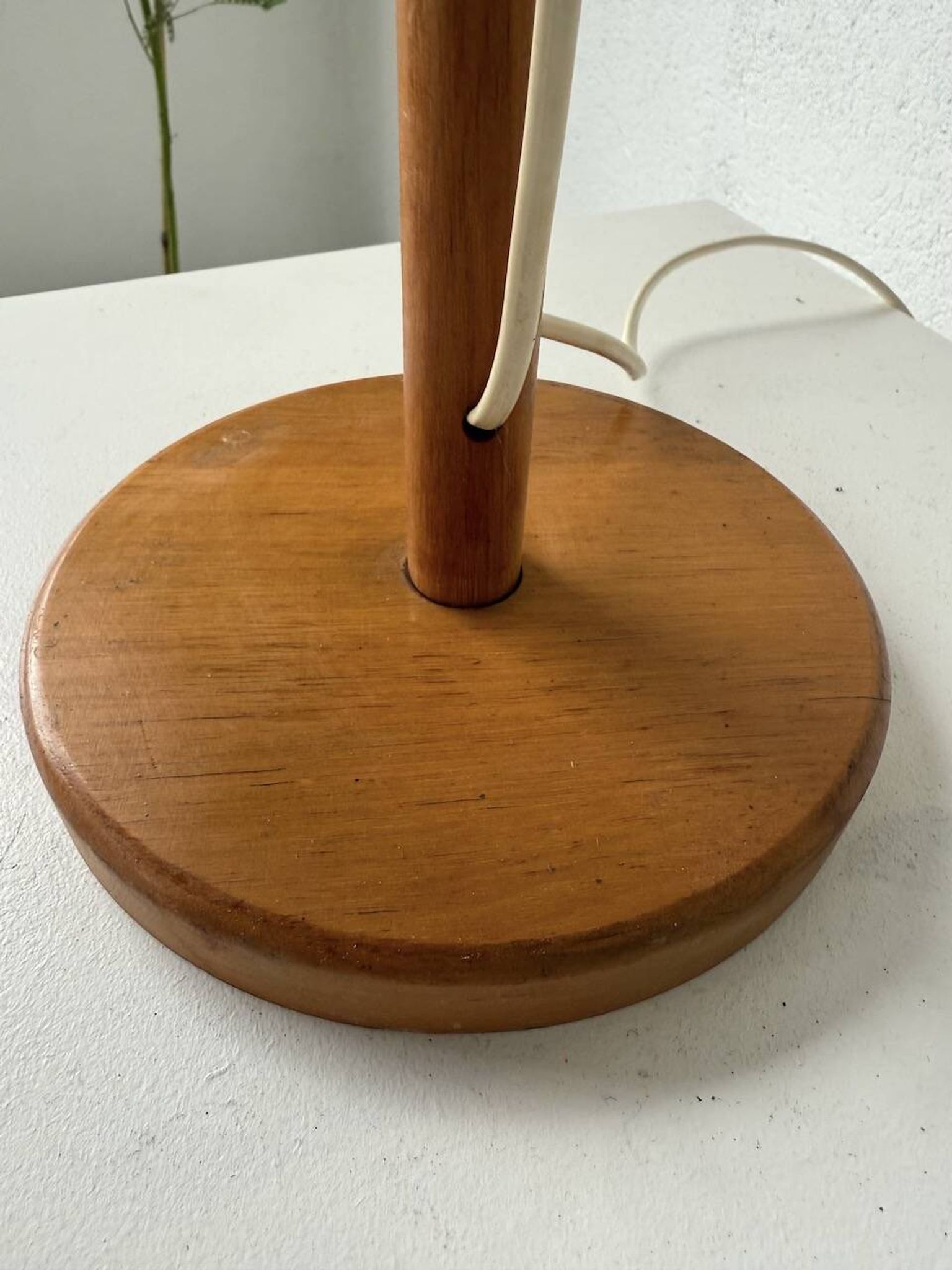 Lampe de table bois chêne années 70