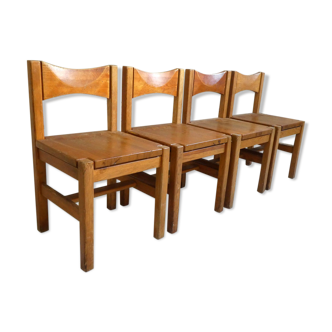 Série de 4 chaises en pin modèle "Hongisto" de Ilmari Tapiovaara