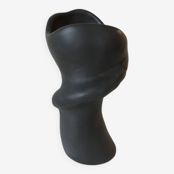Free-form vase in black ceramic by Louis Giraud in Vallauris, circa 1960.