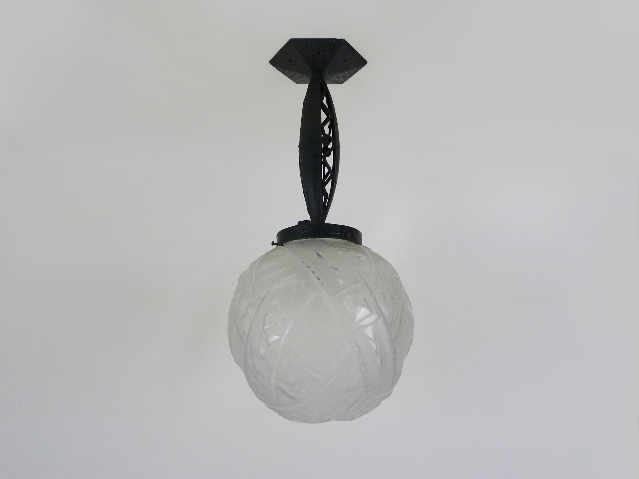 Art Deco hanging lamp in wrought iron Fournet and globe in glass paste