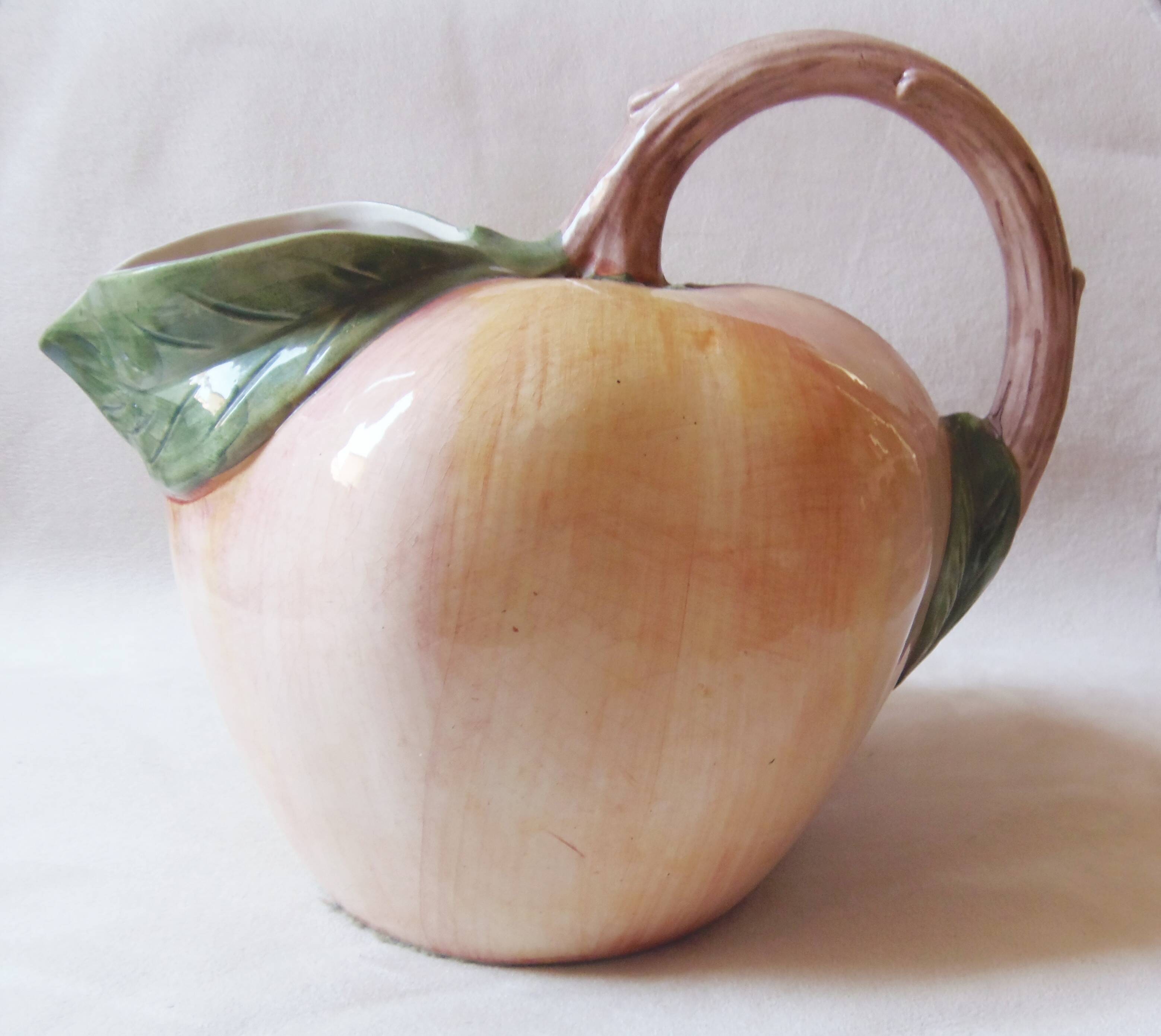 Grand Pichet / Carafe Pomme en Barbotine
