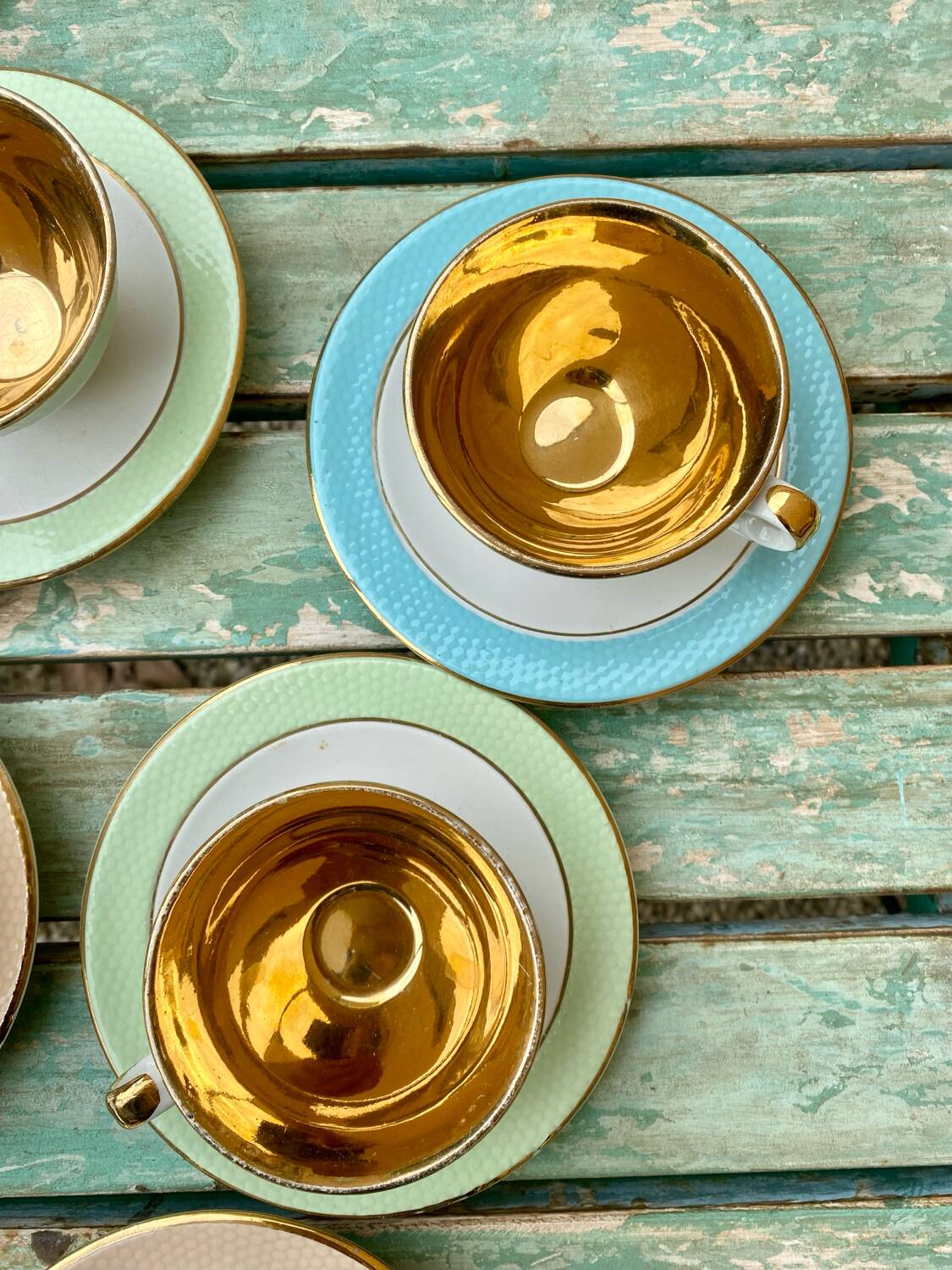 L'Amandinoise colored cup set