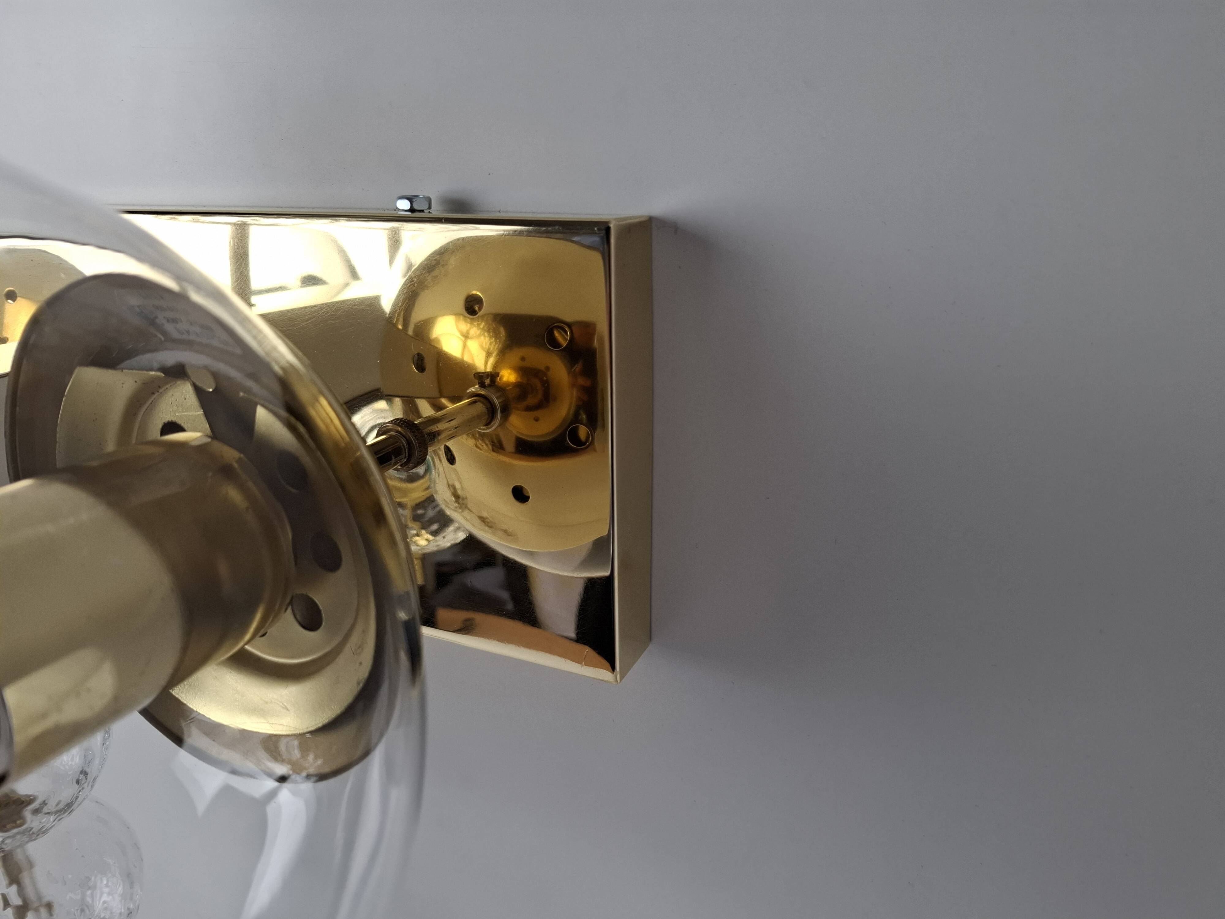 Applique murale tchèque en laiton et verre du milieu du siècle, par Kamenický Šenov, années 1970