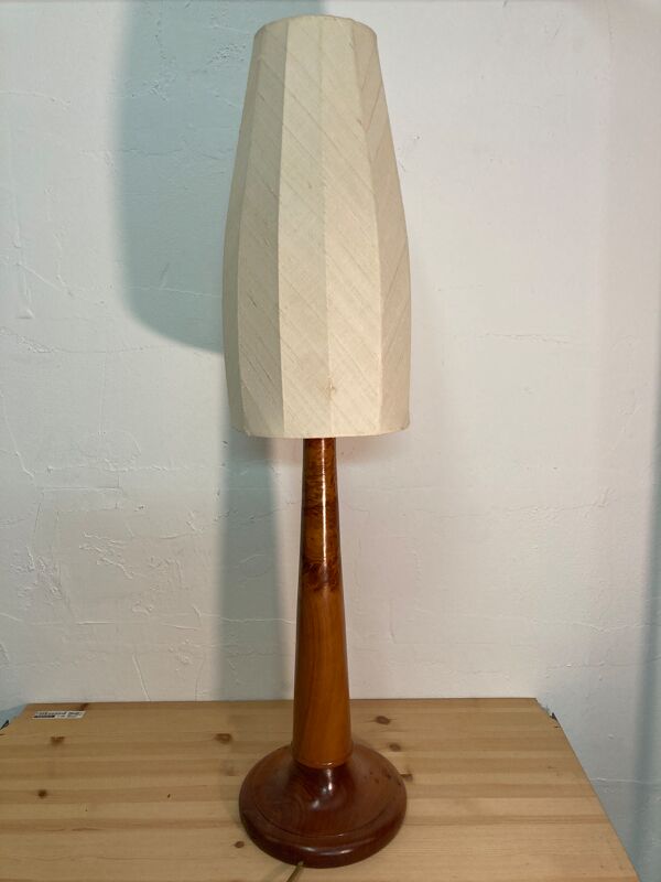lampe de table en noyer du milieu du siècle grande lampe de table avec abat-jour champignon