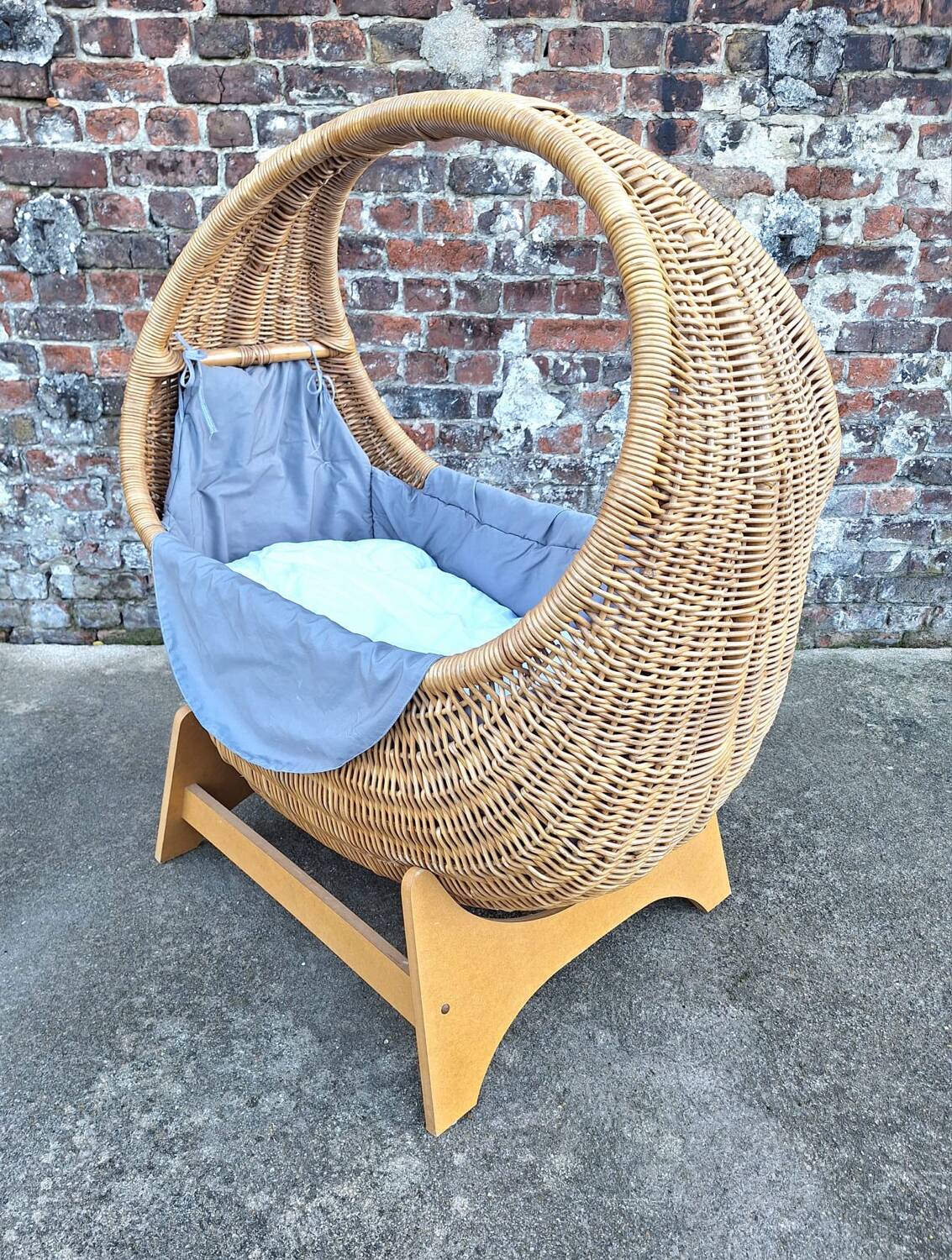 Vintage baby bed designed by Dirk Van Sliedregt for Gebroeders Jonkers, be