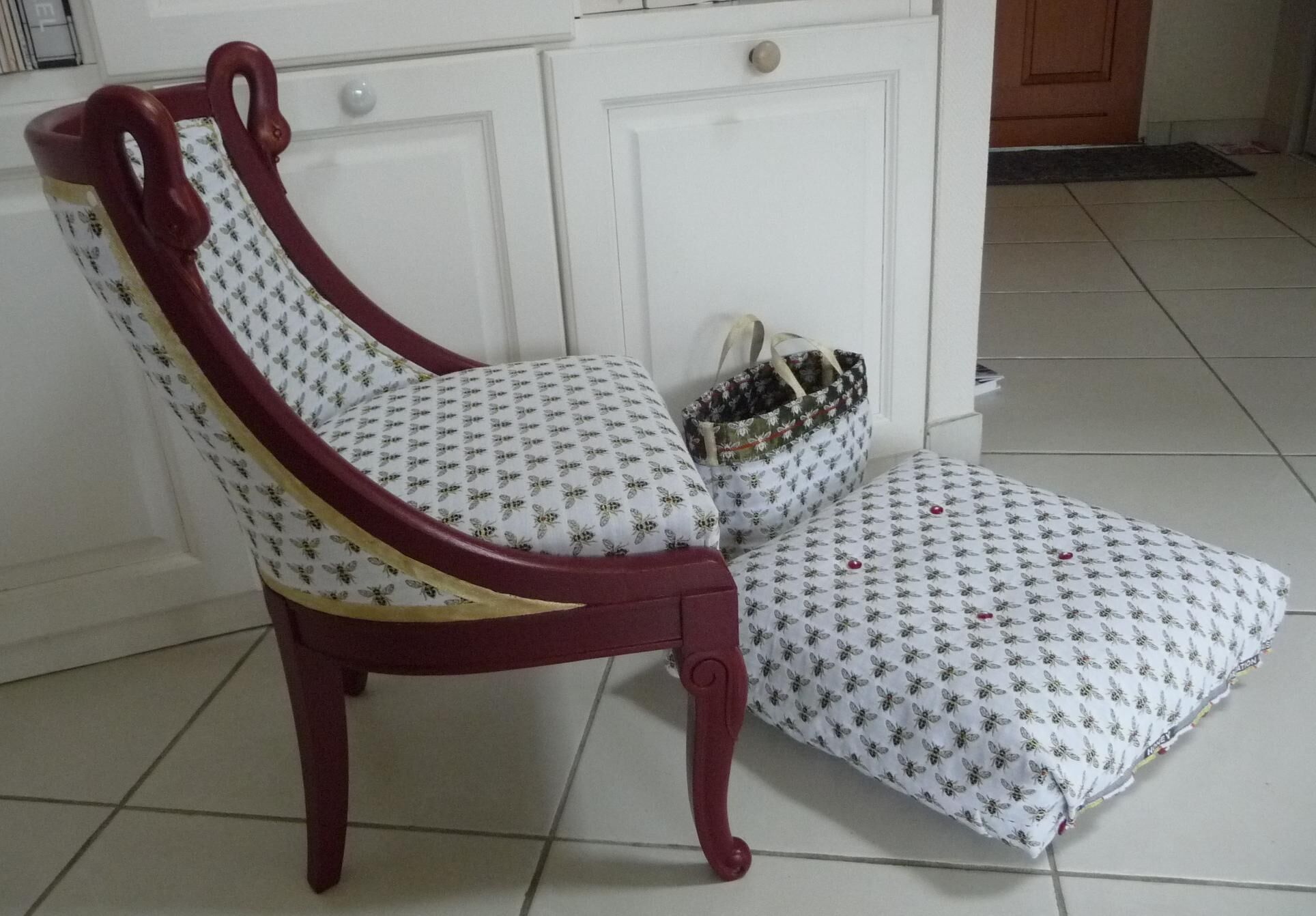 Children's armchair and pouf