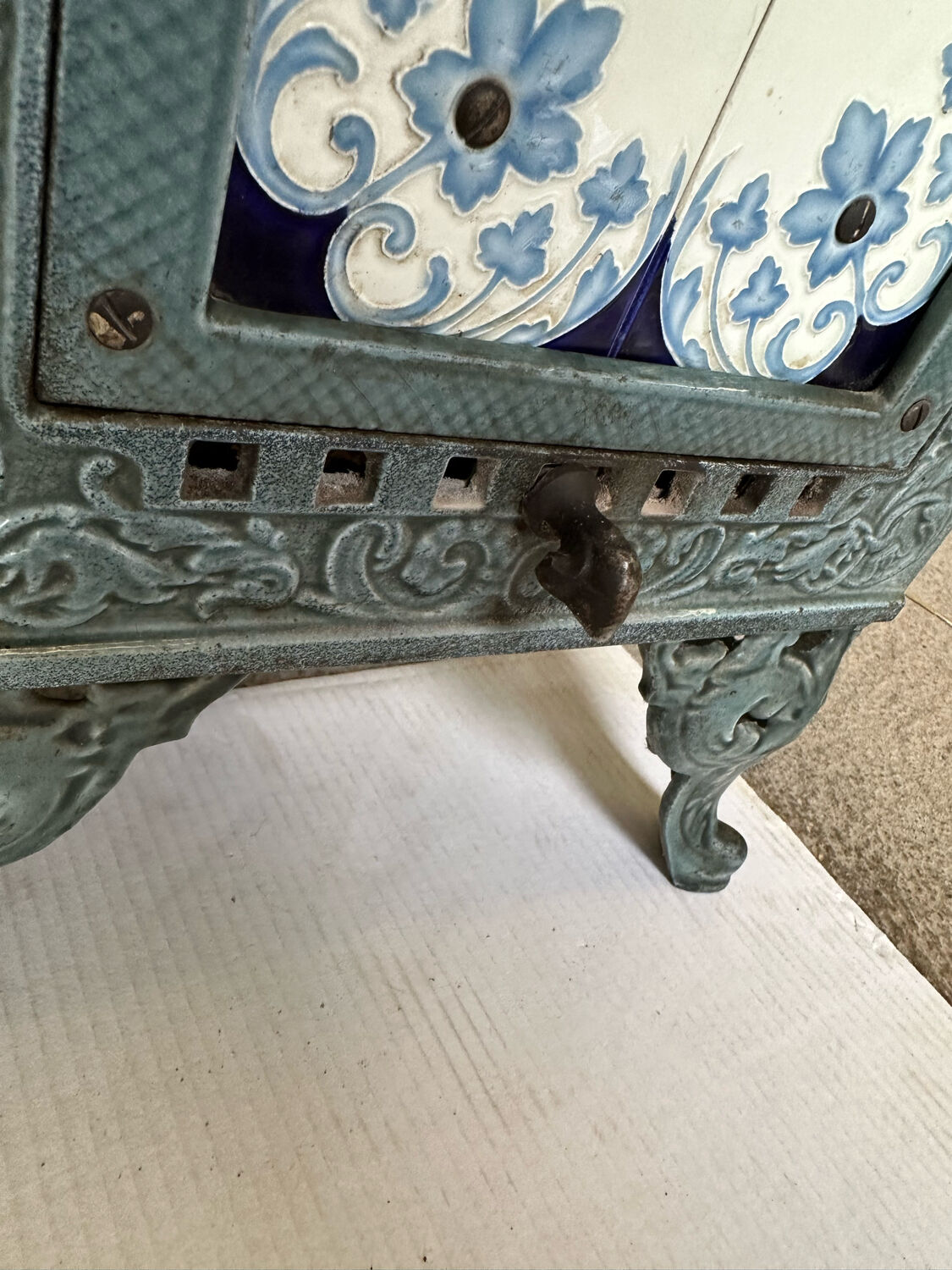 Enamelled cast iron wood stove and earthenware Mirus