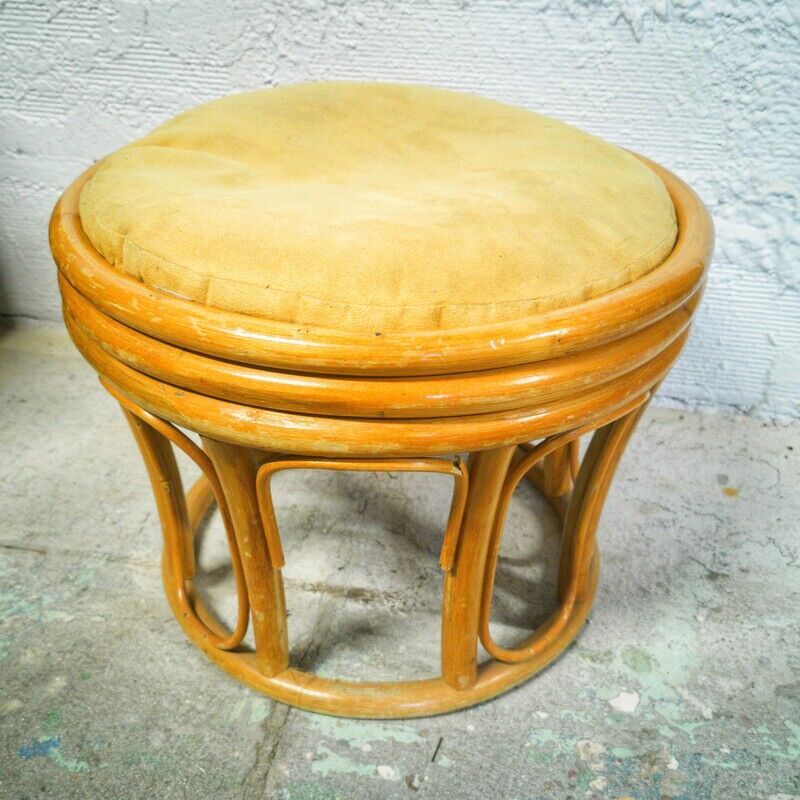 Pouf in rattan