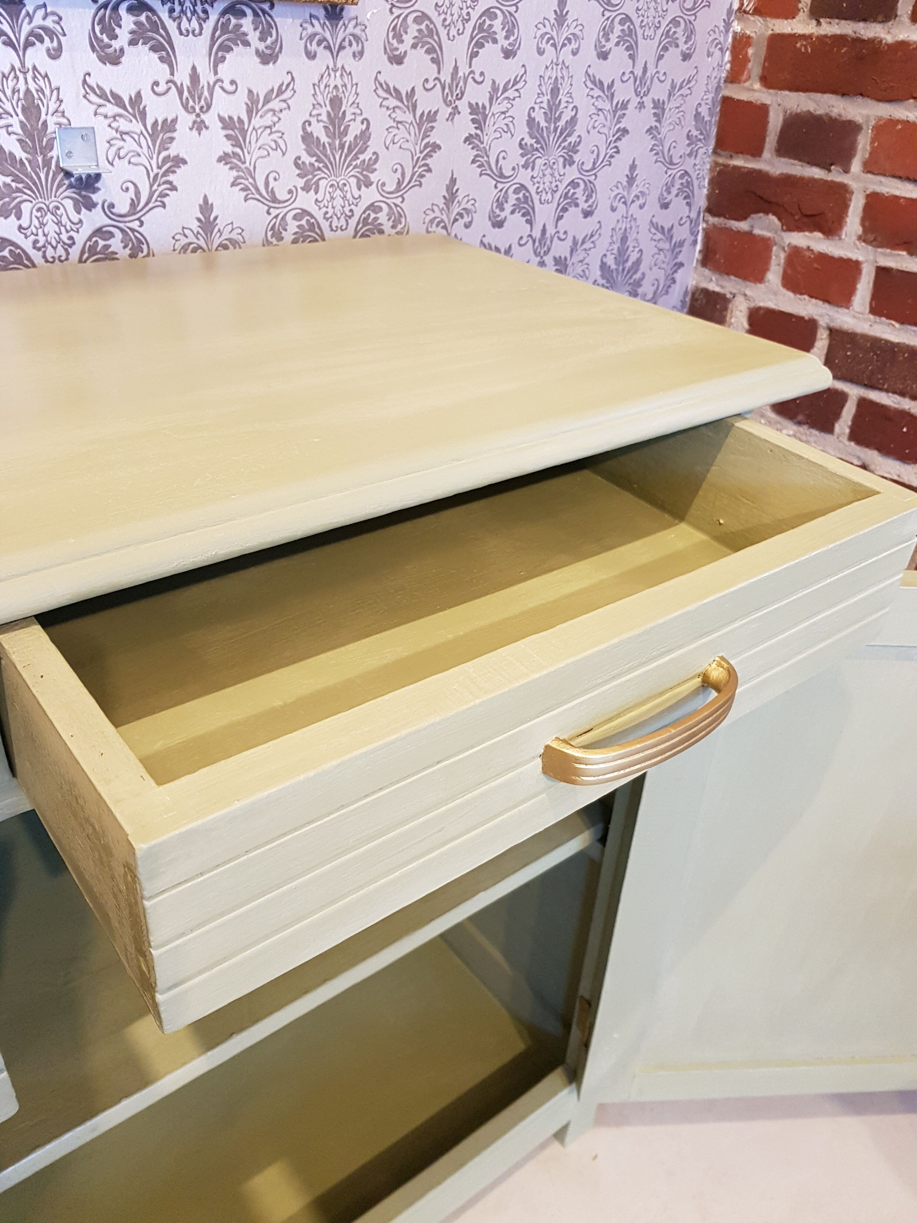 Low wood sideboard 2 doors