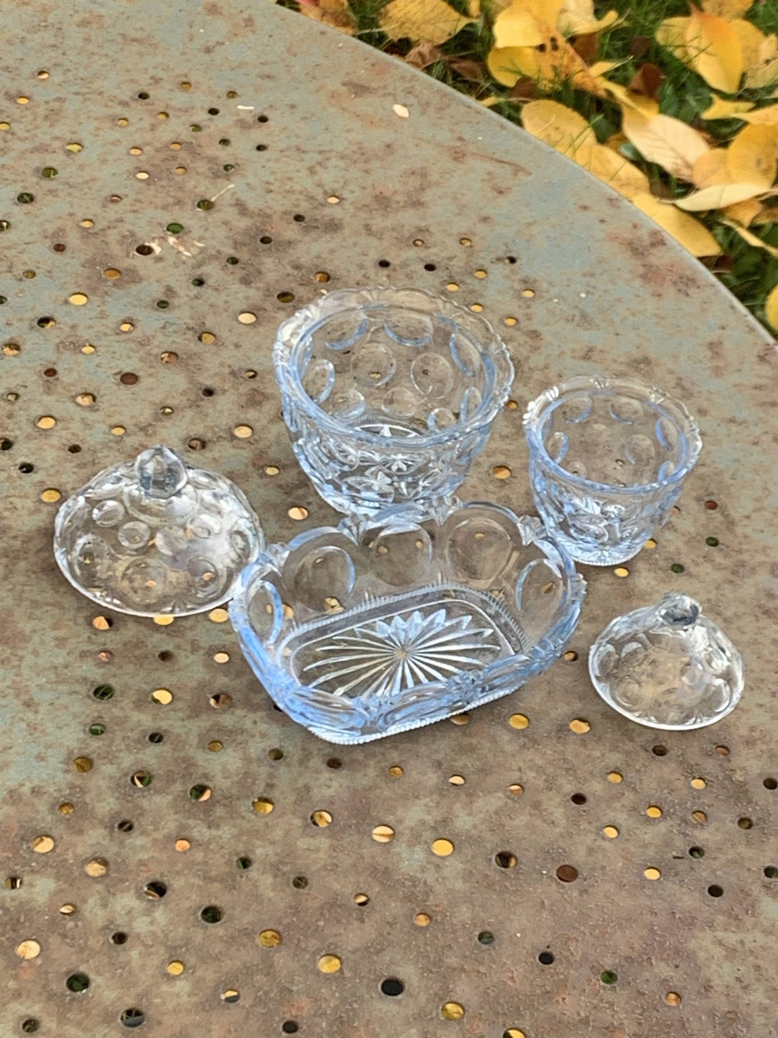 Lot consisting of 3 glassware, lavender blue, two jars with lids and a pocket emptier, vintage
