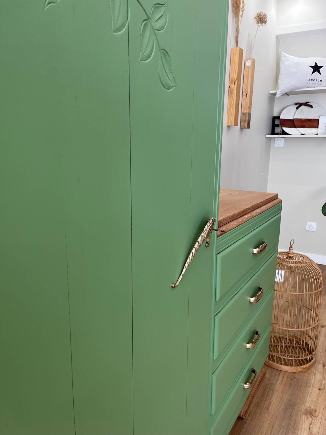 Armoire asymétrique