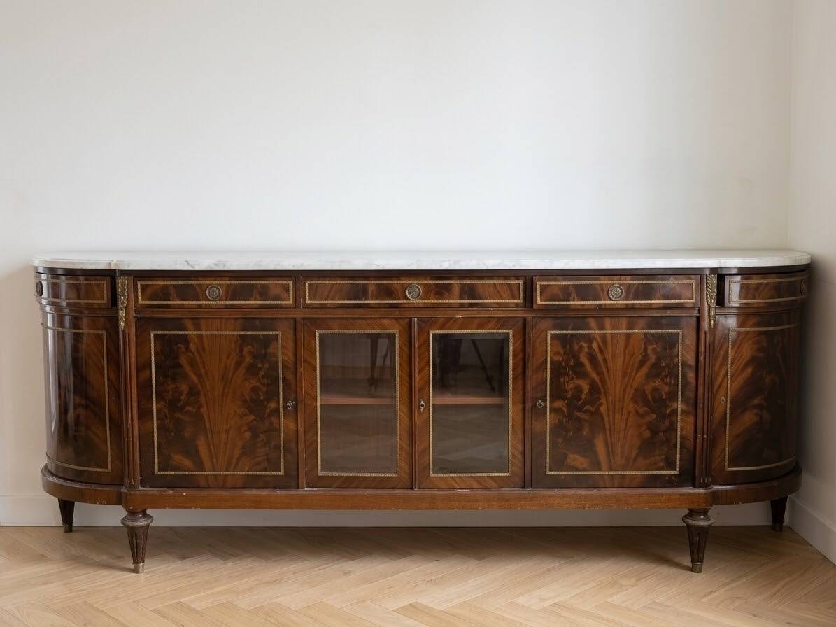 Buffet ancien avec marbre blanc