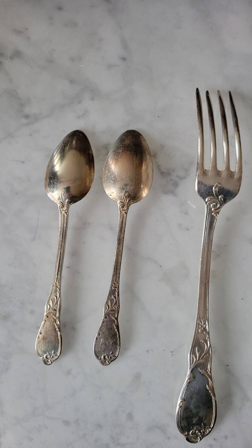 Silver-plated metal cutlery set