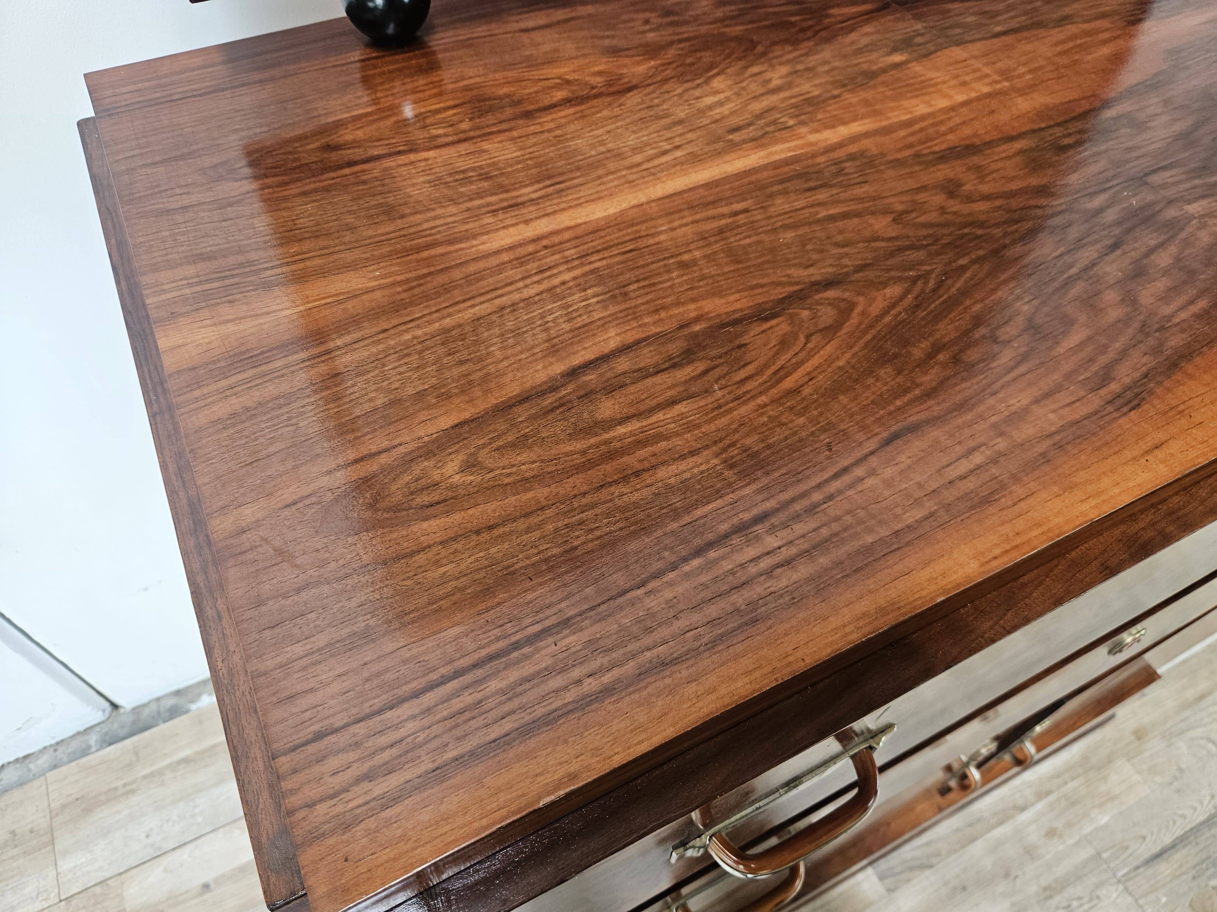 Exclusive 1940s Art Decò sideboard in walnut burl with mirror