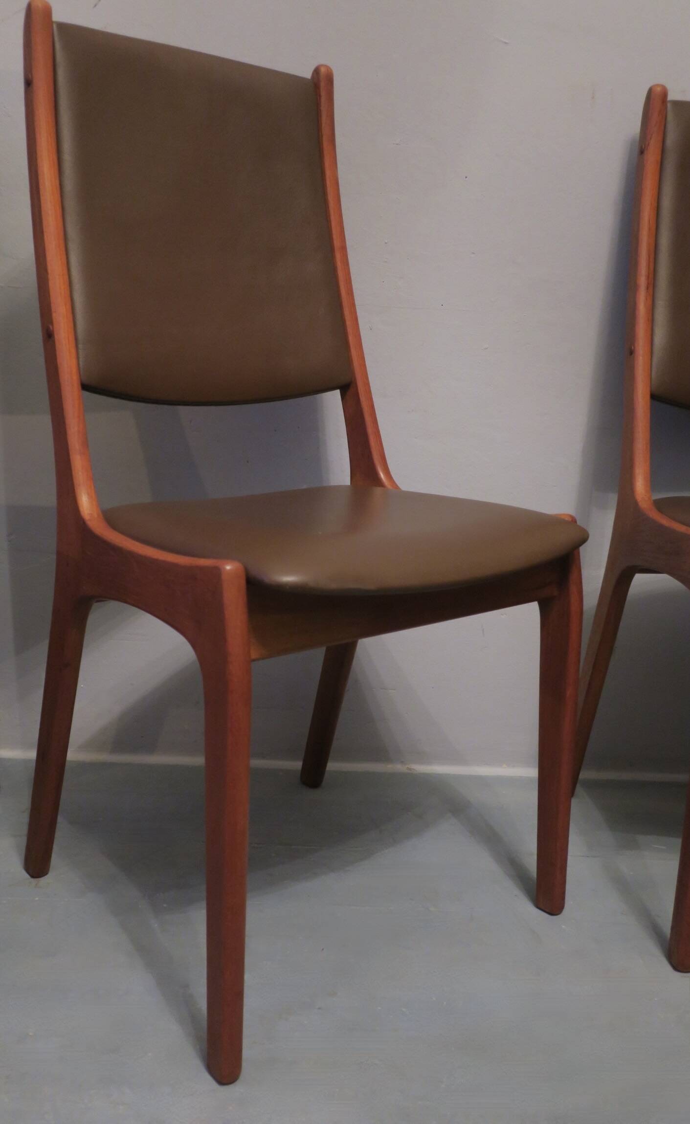 Paire de chaises de salle à manger KS Mobler en teck massif et cuir, années 1960